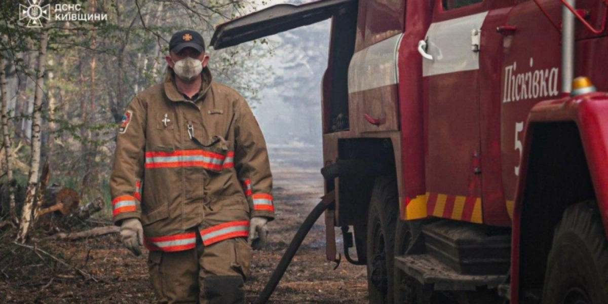 Фото до матеріалу: У Чорнобильській зоні відчуження горить понад 1100 гектарів лісу
