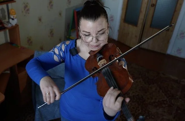 Фото до матеріалу: Харків'янка Тетяна Мендрух стала скрипалькою черкаського симфонічного оркестру
