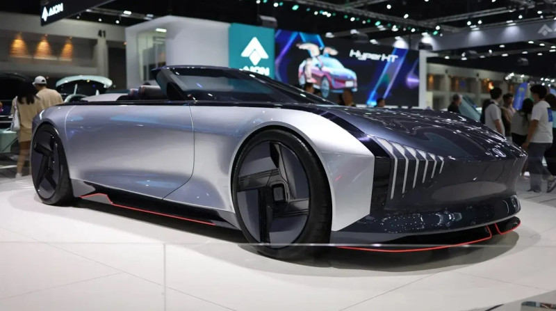 Фото до матеріалу: Електромобіль Changan VIIA: футуристичний концепт з багажником для дронів