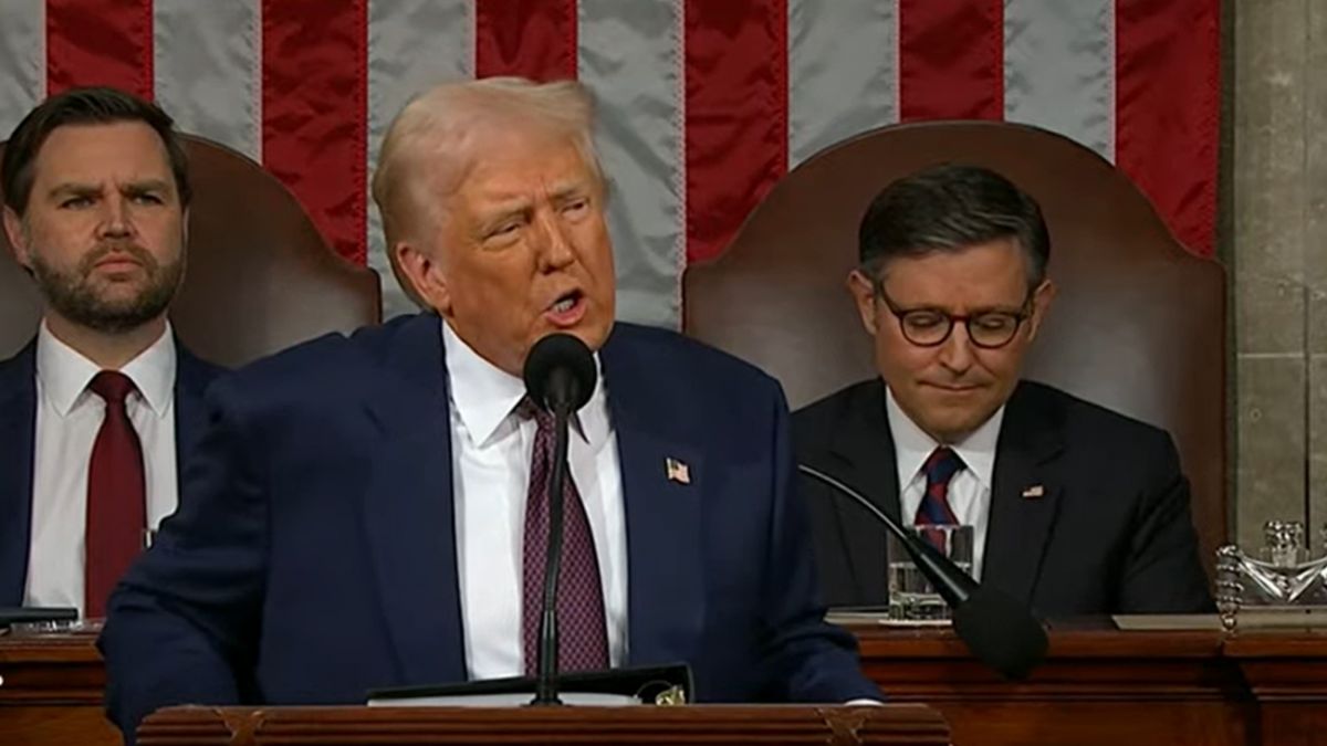 Фото до матеріалу: Трамп пообіцяв оприлюднити максимум даних про НЛО