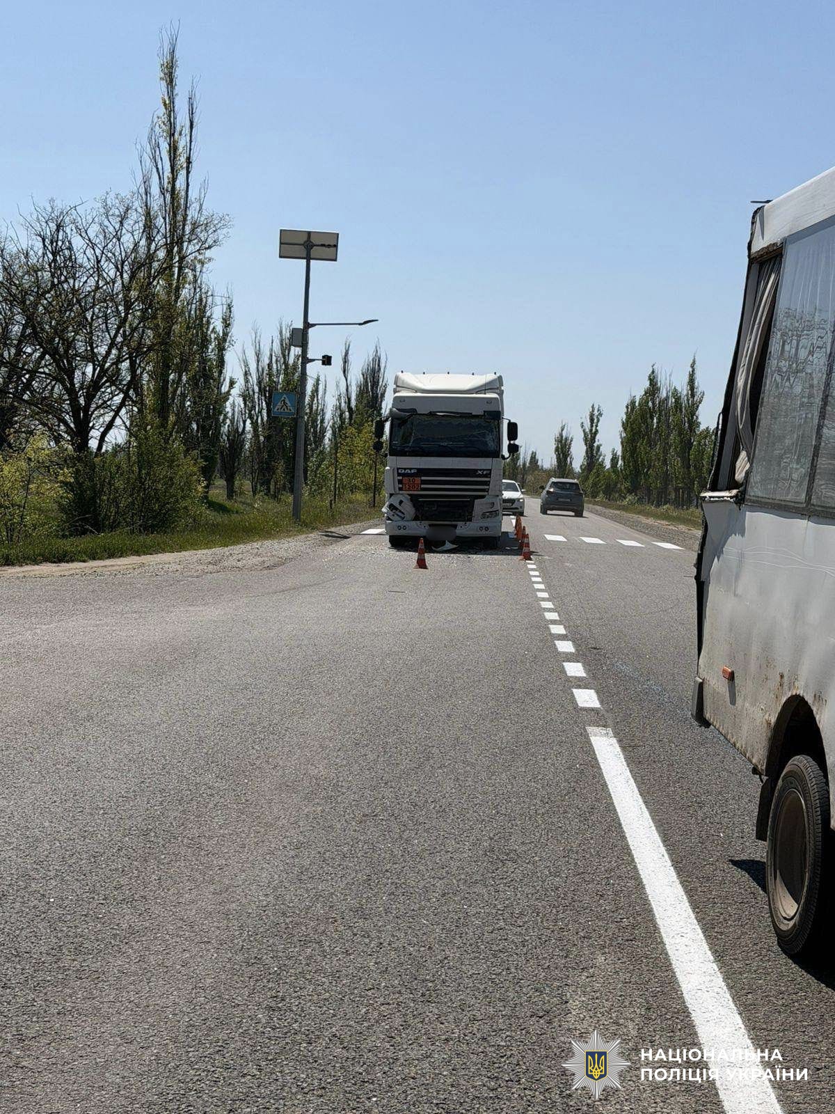 Фото до матеріалу: П'ятеро постраждалих у ДТП на Миколаївщині: зіткнулися вантажівка та маршрутка