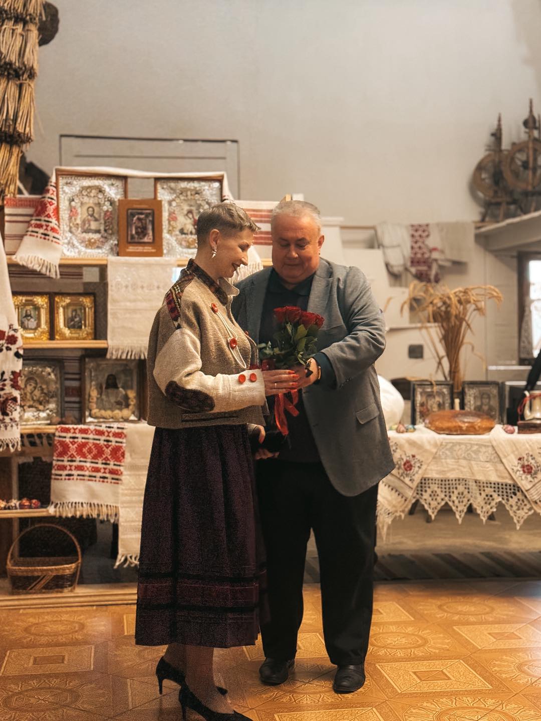 Фото до матеріалу: У Дубенському замку відкрили виставку фольгових ікон родини Рачковських