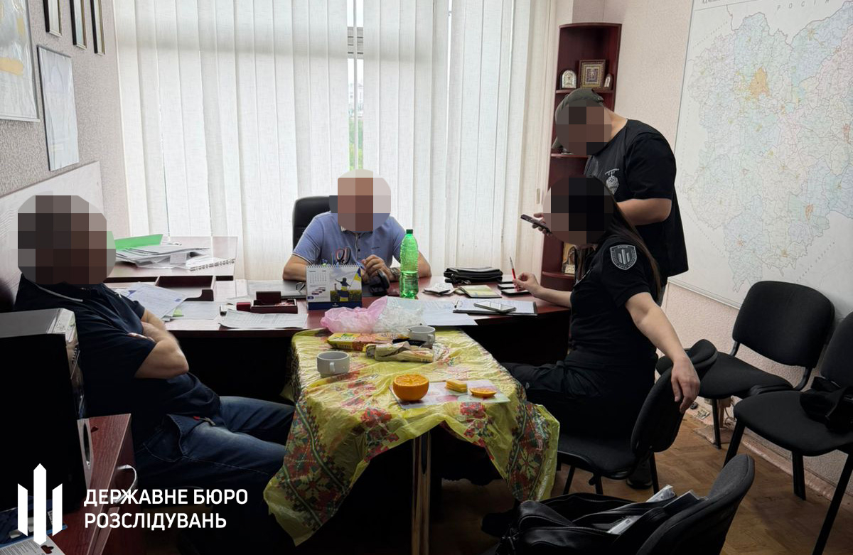 Фото до матеріалу: Держгеокадровий чиновник погорів на хабарі у 300 тисяч від фермера