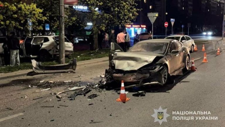Фото до матеріалу: У Львові поблизу зупинки пролунало шість пострілів — свідки повідомляють, оновлено