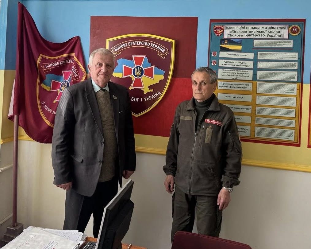 Фото до матеріалу: Радивилівська сотня передала допомогу військовим та підтримала родини захисників