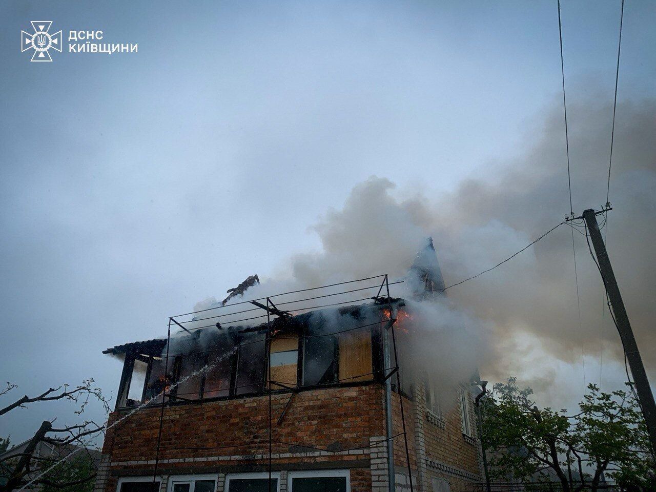 Фото до матеріалу: Пожежа у Вишгородському районі: РФ завдала удару по Київщині