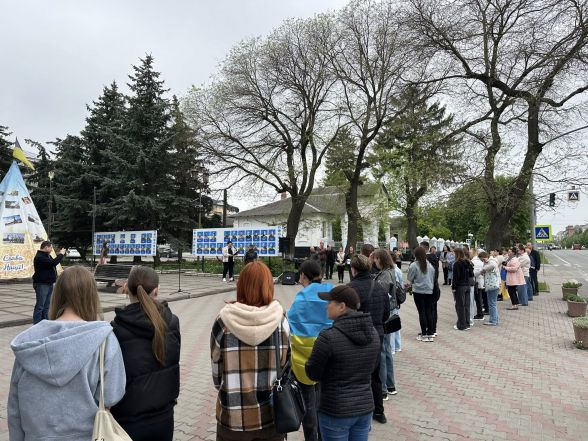 Фото до матеріалу: Назар Мороз повернувся з полону: військовий сам зняв фото з Алеї надії в Тульчині