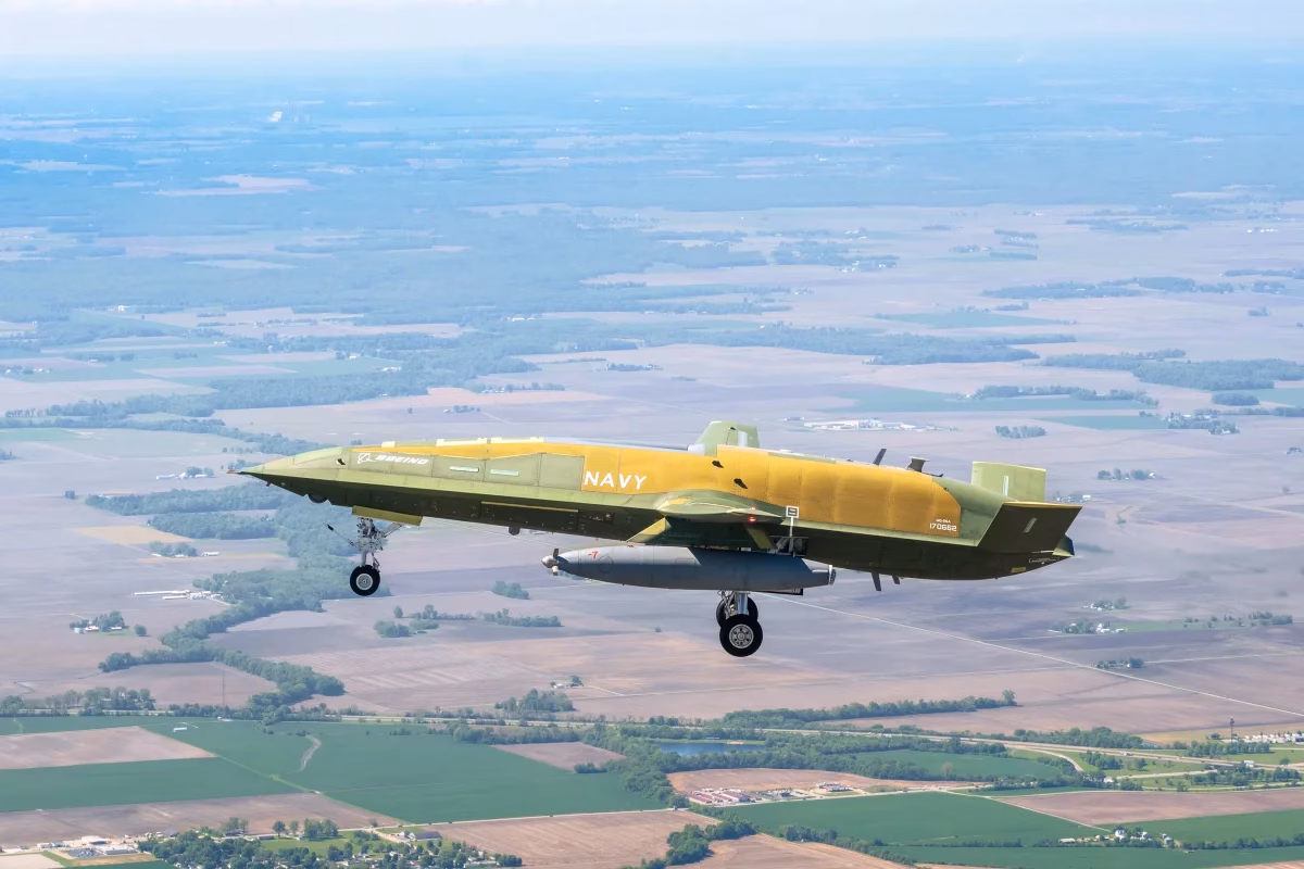 Фото до матеріалу: США запустили перший серійний дрон-заправник MQ-25A: що це означає для авіаносців