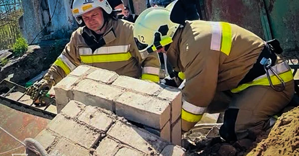 Фото до матеріалу: Чоловіка затисло бетонною плитою під час робіт на Миколаївщині: його визволили рятувальники