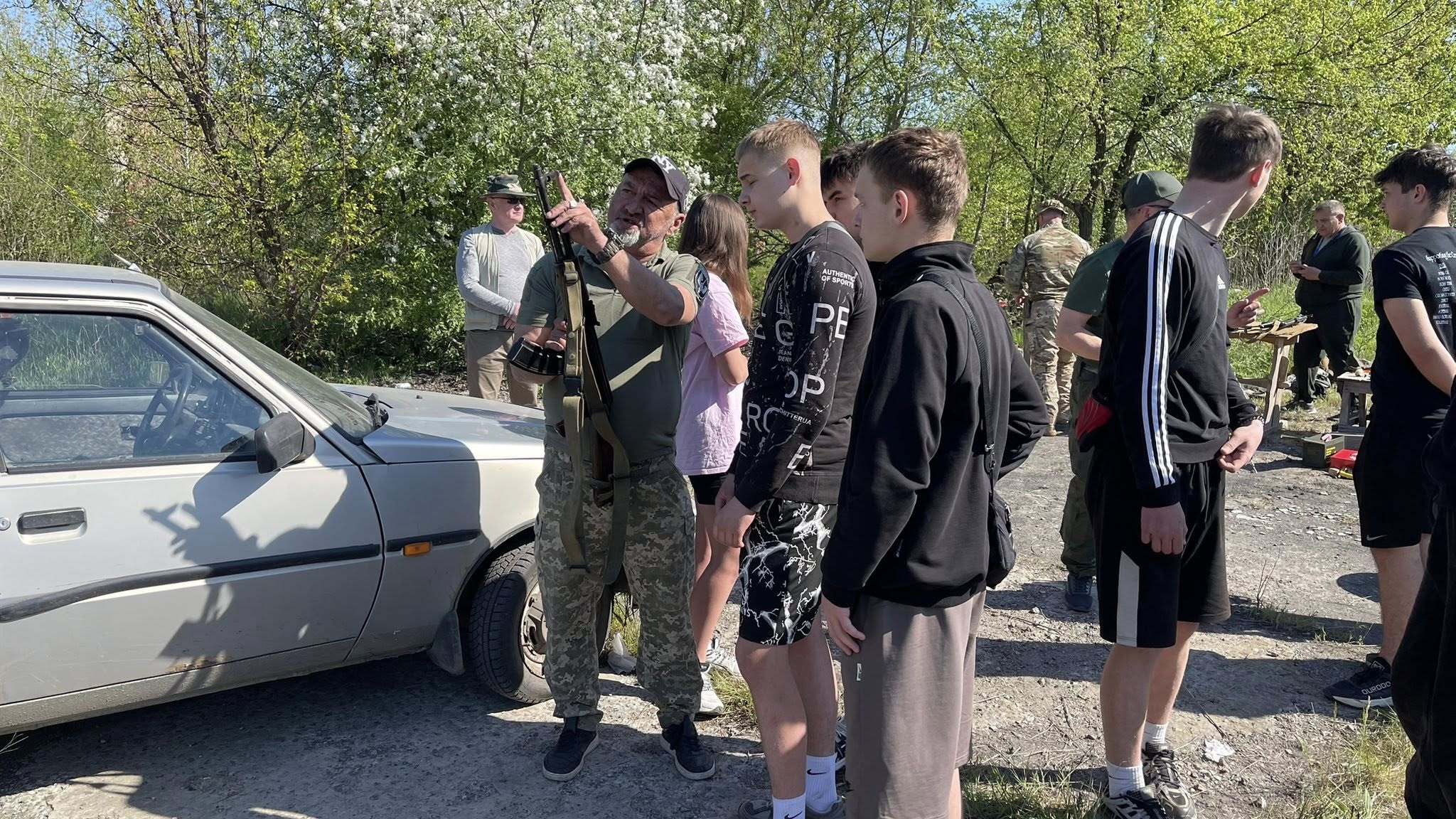 Фото до матеріалу: У Тальному молодь навчилися стріляти та керувати дронами