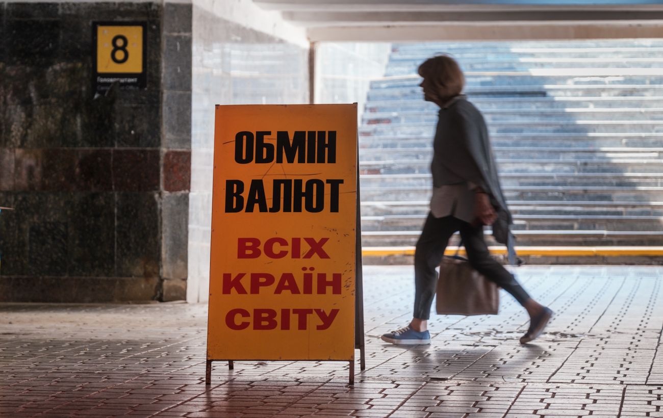 Фото до матеріалу: Євро стрімко падає, а долар дешевшає в обмінниках: актуальний курс валют на 6 травня