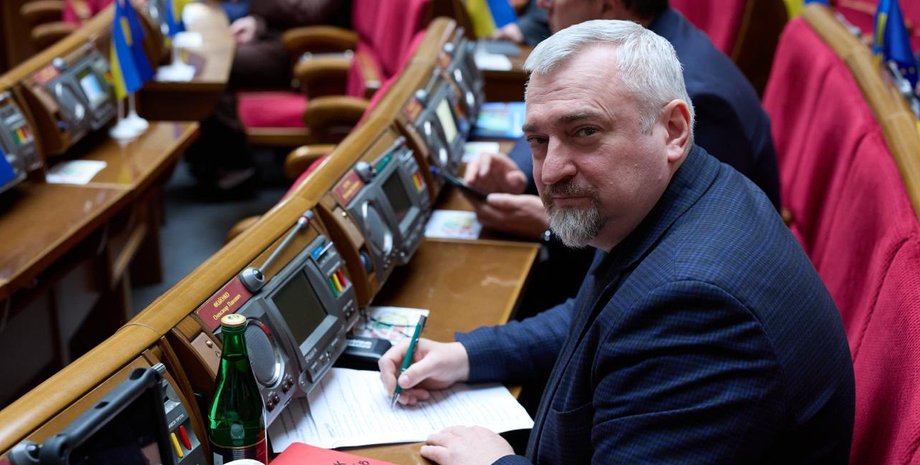 Фото до матеріалу: Нардеп Федієнко планує контроль за чоловіками, які виїжджають за бронь і не повертаються