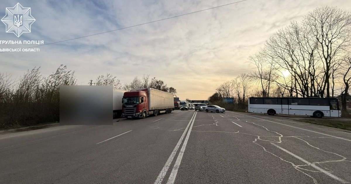 Фото до матеріалу: У Дублянах через ДТП перекрито трасу до Львова