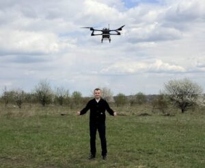 Фото до матеріалу: Хмельницька громада знову передає дрони військовим: три «Баби Яги» на 2 мільйони гривень
