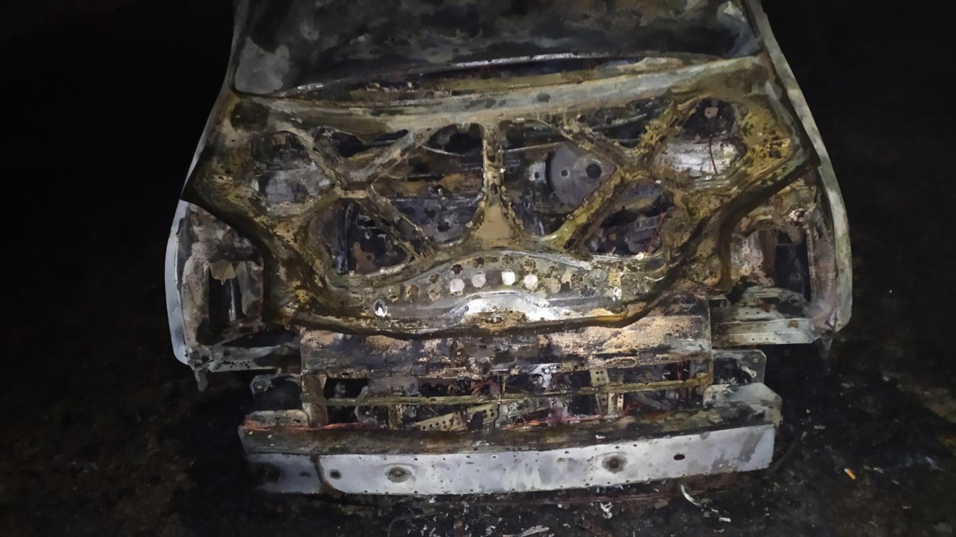 Фото до матеріалу: У Львові вночі згорів автомобіль військовослужбовця