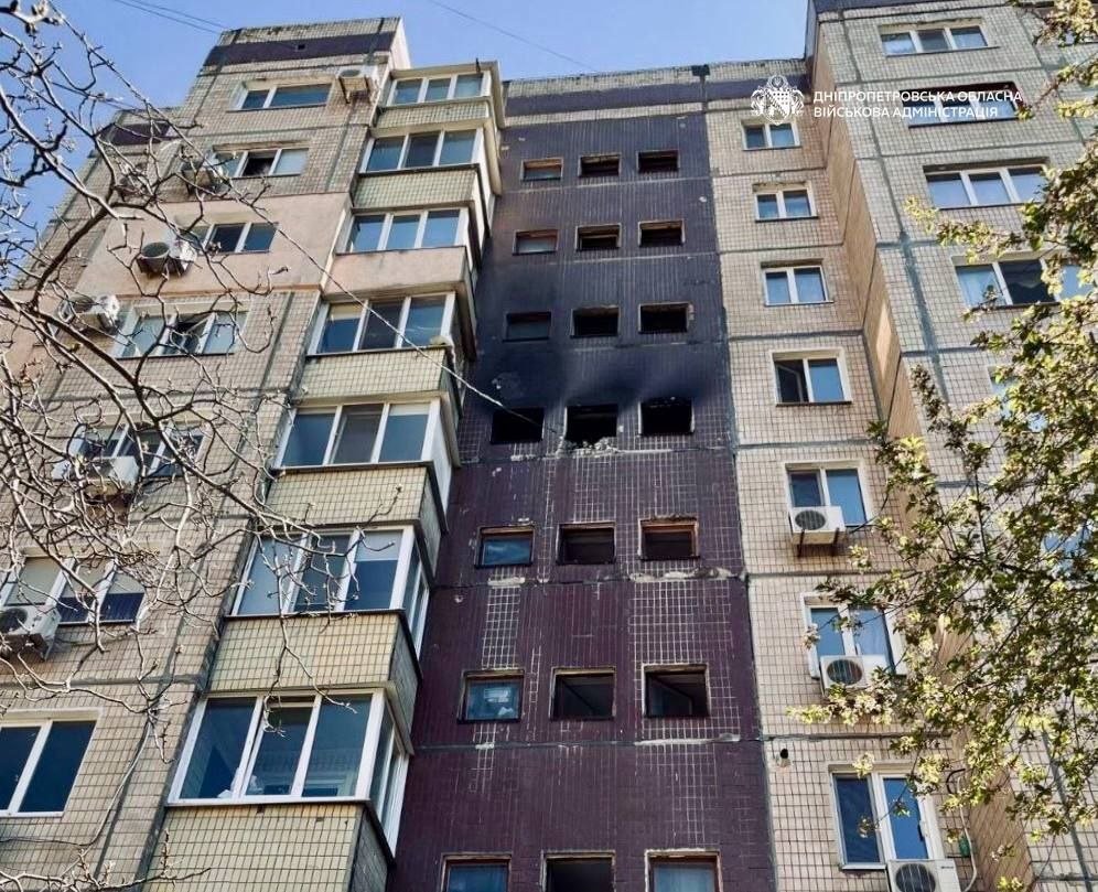 Фото до матеріалу: Шахед потрапив у під'їзд багатоповерхівки у Кривому Розі: пожежа та поранення дітей