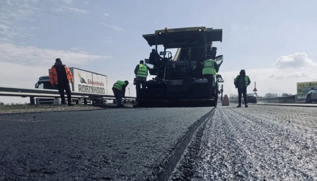 Фото до матеріалу: Ремонти на дорогах України завершать до 1 червня