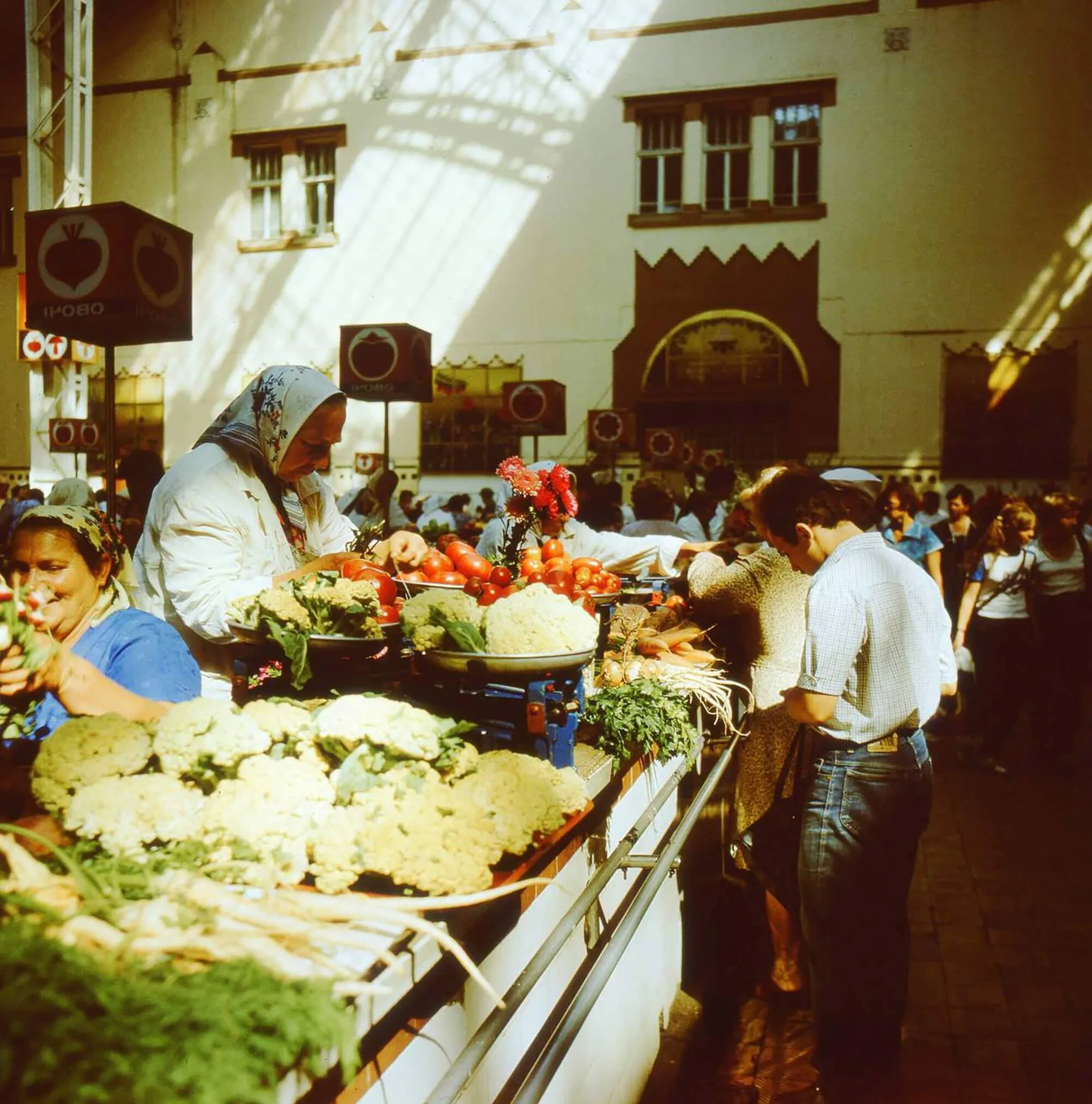 Фото до матеріалу: Київ 1980-90-х років: у Facebook опублікували рідкісні фото з приватного архіву