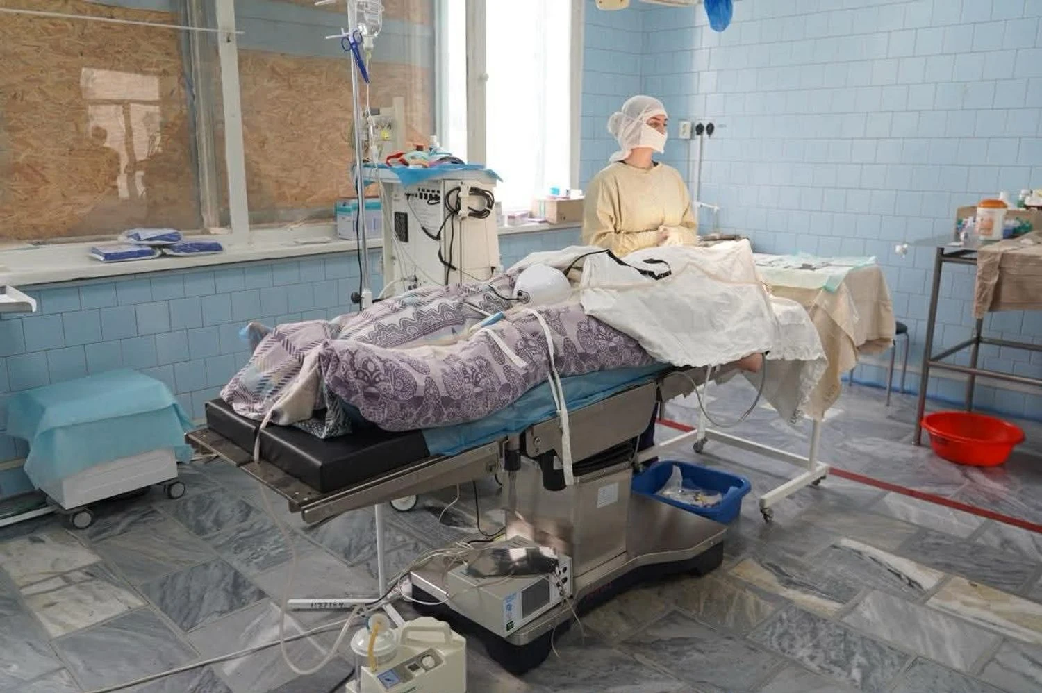 Фото до матеріалу: ШВЛ, наркозна станція та операційні столи: як фонд "Надія" і Валерій Дубіль підсилюють лікарню Мечникова під час війни
