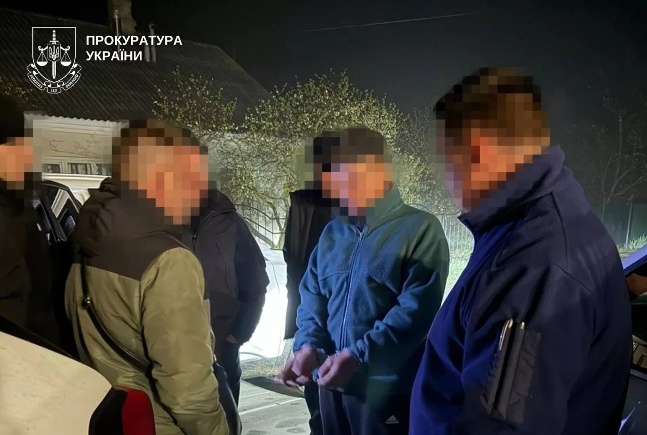 Фото до матеріалу: На Хмельниччині затримали вітчима, який зґвалтував 11-річну падчерку двічі