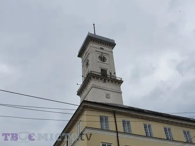 Фото до матеріалу: Ключові події 27 квітня: вибух у Львові, зелена річка та нові заступники голів з оборони