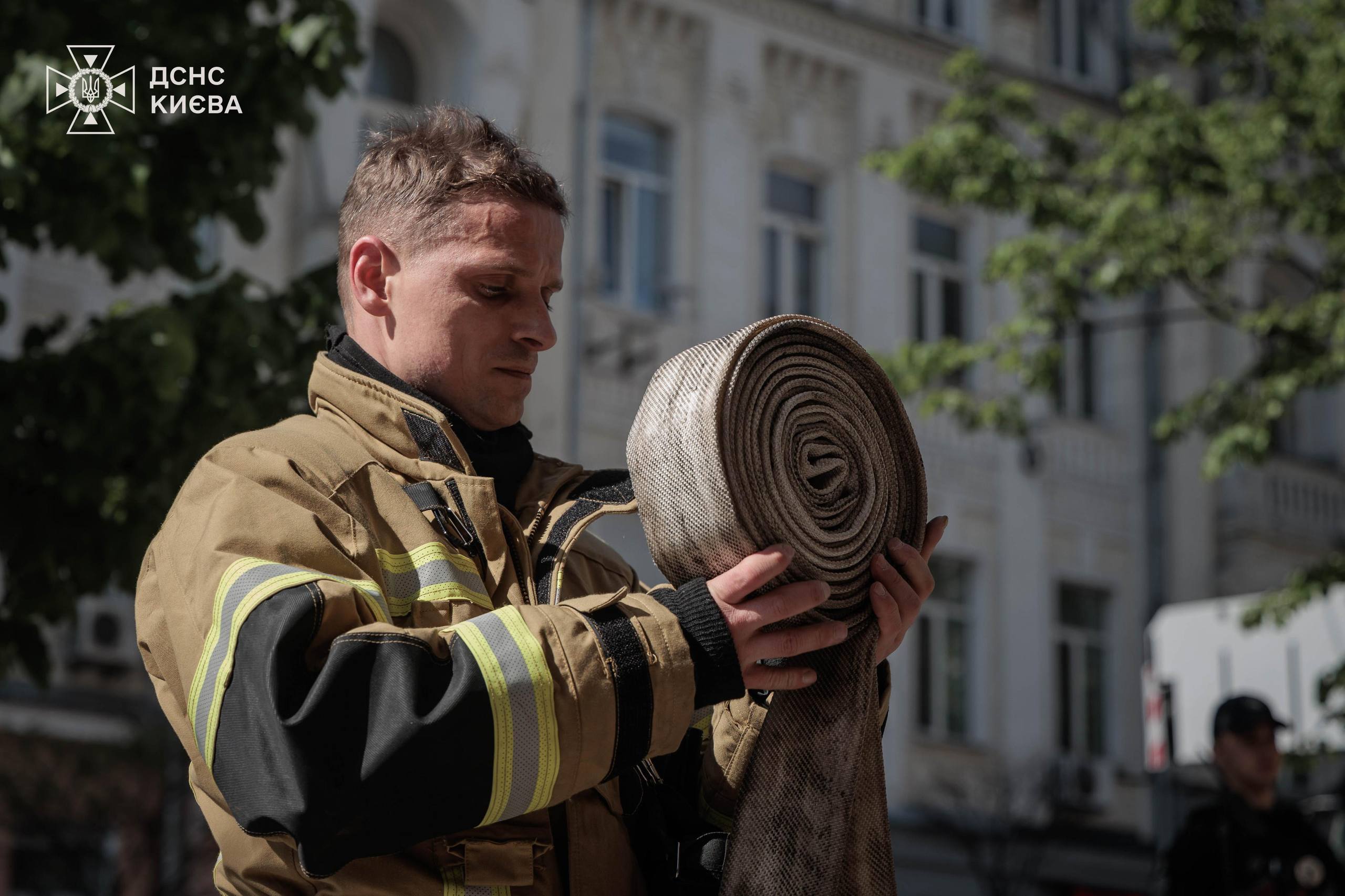 Фото до матеріалу: Пожежа у житловому будинку на Прорізній у Києві: ліквідовано без постраждалих