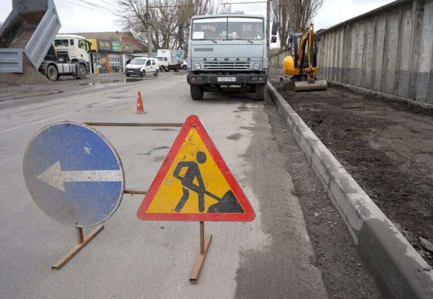 Фото до матеріалу: У Вінниці на вулиці Зулінського облаштують безбар'єрні зупинки та висадять нові дерева