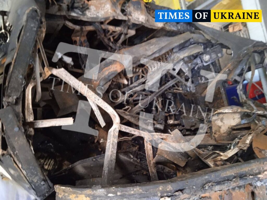 Фото до матеріалу: Дрон прилетів прямо в кабіну: опубліковано наслідки удару по електровозу на ЗЕРЗ (ФОТО)