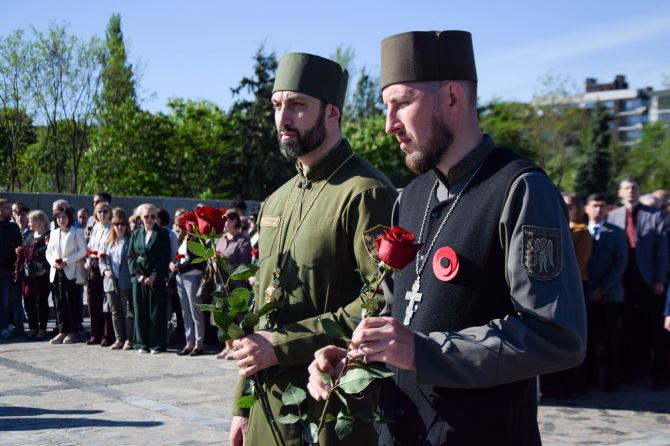Фото до матеріалу: У Черкасах вшанували жертв Другої світової війни
