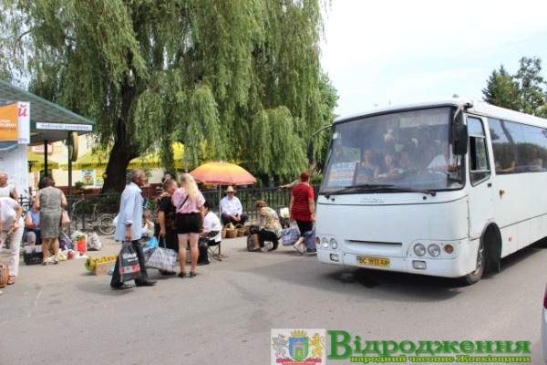 Фото до матеріалу: Стихійний ринок у Жовкві: зростаючі межі та проблеми влади