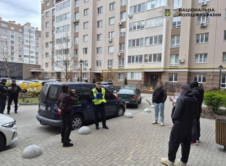 Фото до матеріалу: У Києві затримали стрільця: зброї в авто не виявили, загрожує до семи років в'язниці