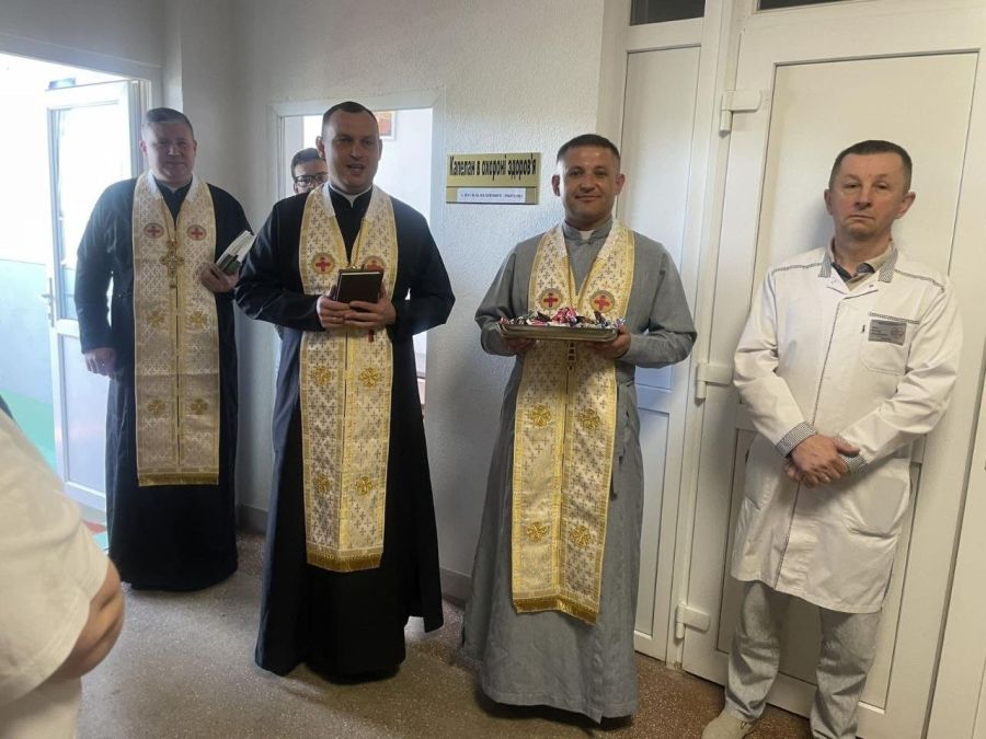 Фото до матеріалу: У Рожнятівській лікарні освятили кабінет капелана для пацієнтів та медиків