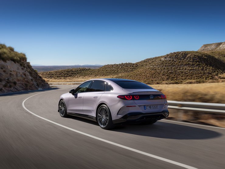 Фото до матеріалу: Новий Mercedes C-Class 2026 став повністю електричним: 490 к.с. та 760 км ходу