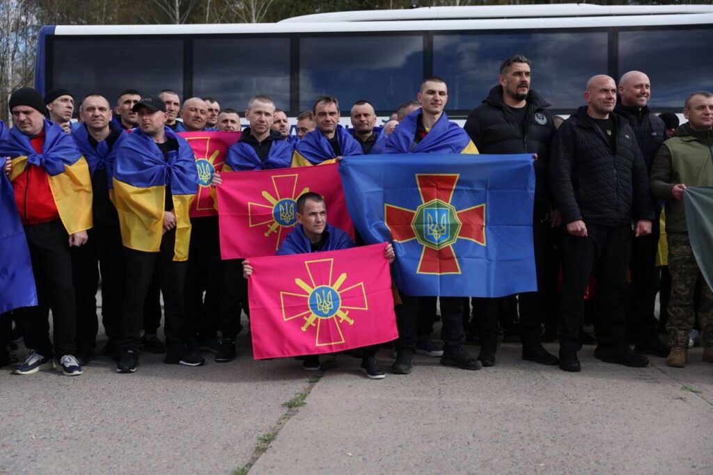 Фото до матеріалу: Десять черкащан повернулися з полону: імена героїв та деталі обміну