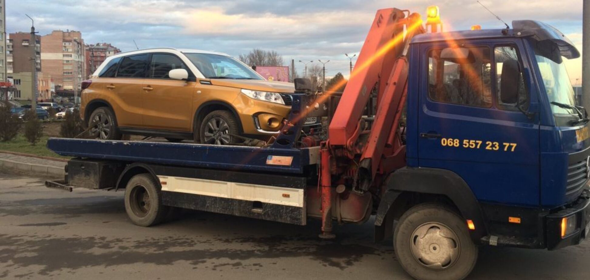 Фото до матеріалу: У Івано-Франківську чоловіка засудять за викрадення авто на евакуаторі та шахрайство