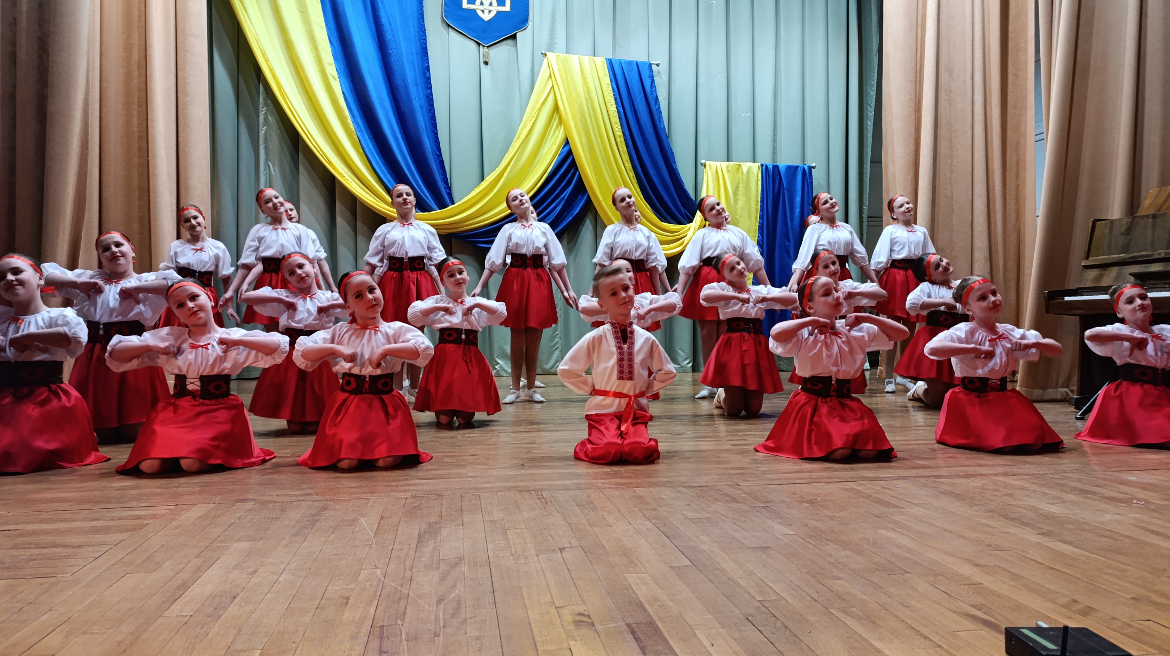 Фото до матеріалу: Свалявська школа мистецтв підвела підсумки року: юні таланти вражали на звітному концерті