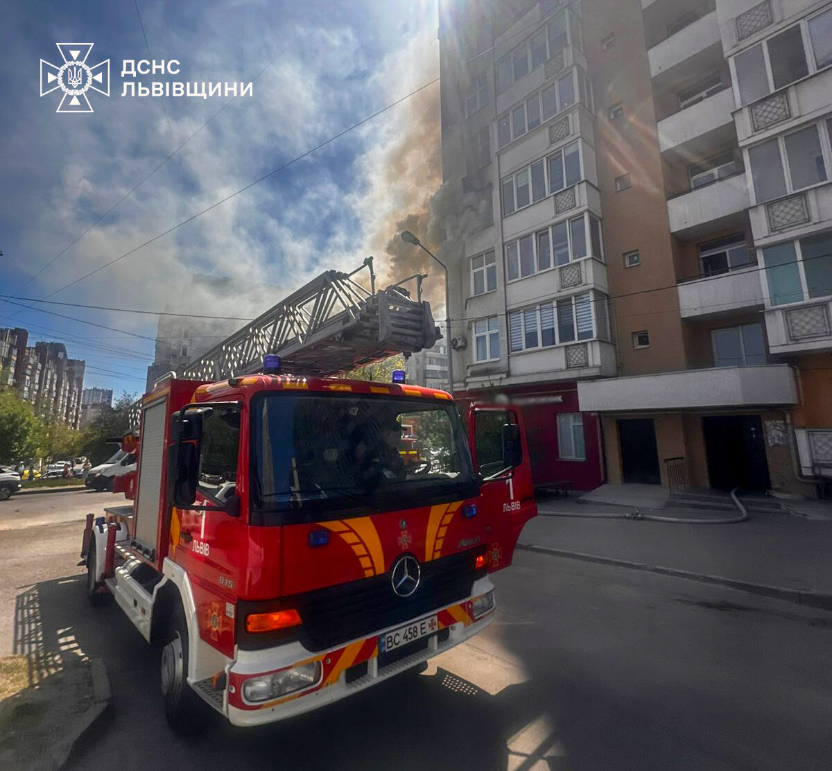 Фото до матеріалу: У Львові на вулиці Варшавській загрожувала пожежа в житловому будинку