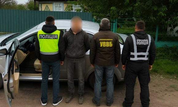 Фото до матеріалу: У Жмеринці пенсіонерка отримала травми під колеса Toyota: водійка рухалася заднім ходом