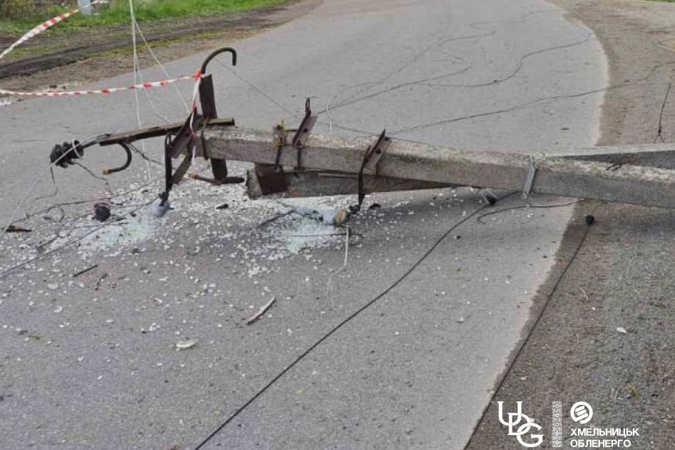 Фото до матеріалу: Тисячі хмельничан без світла: енергетики працюють понаднормово через негоду