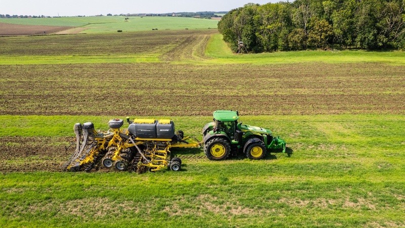 Фото до матеріалу: Сівалка MATADOR MO впроваджує технологію Strip-Till для економії ресурсів та підвищення врожайності