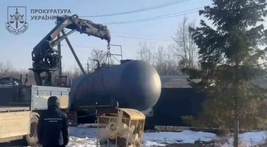 Фото до матеріалу: У Прикарпаття судять двох бізнесменів за торгівлю підробленим паливом