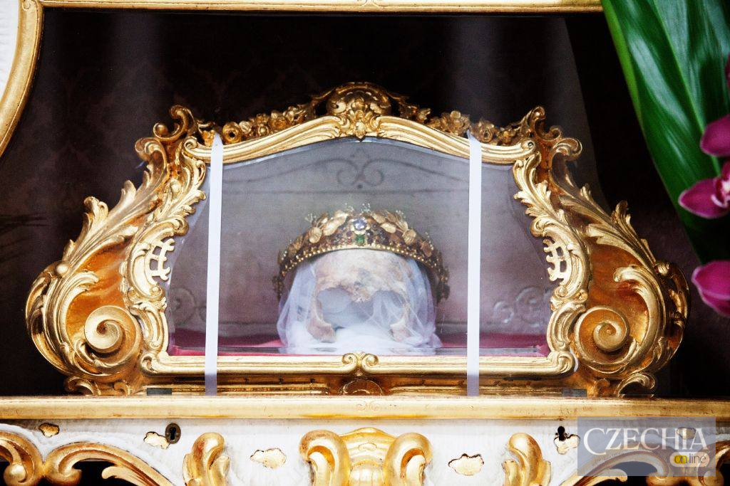 Фото до матеріалу: У Чехії викрали череп святої Здислави: шоковане суспільство та пошук злочинця