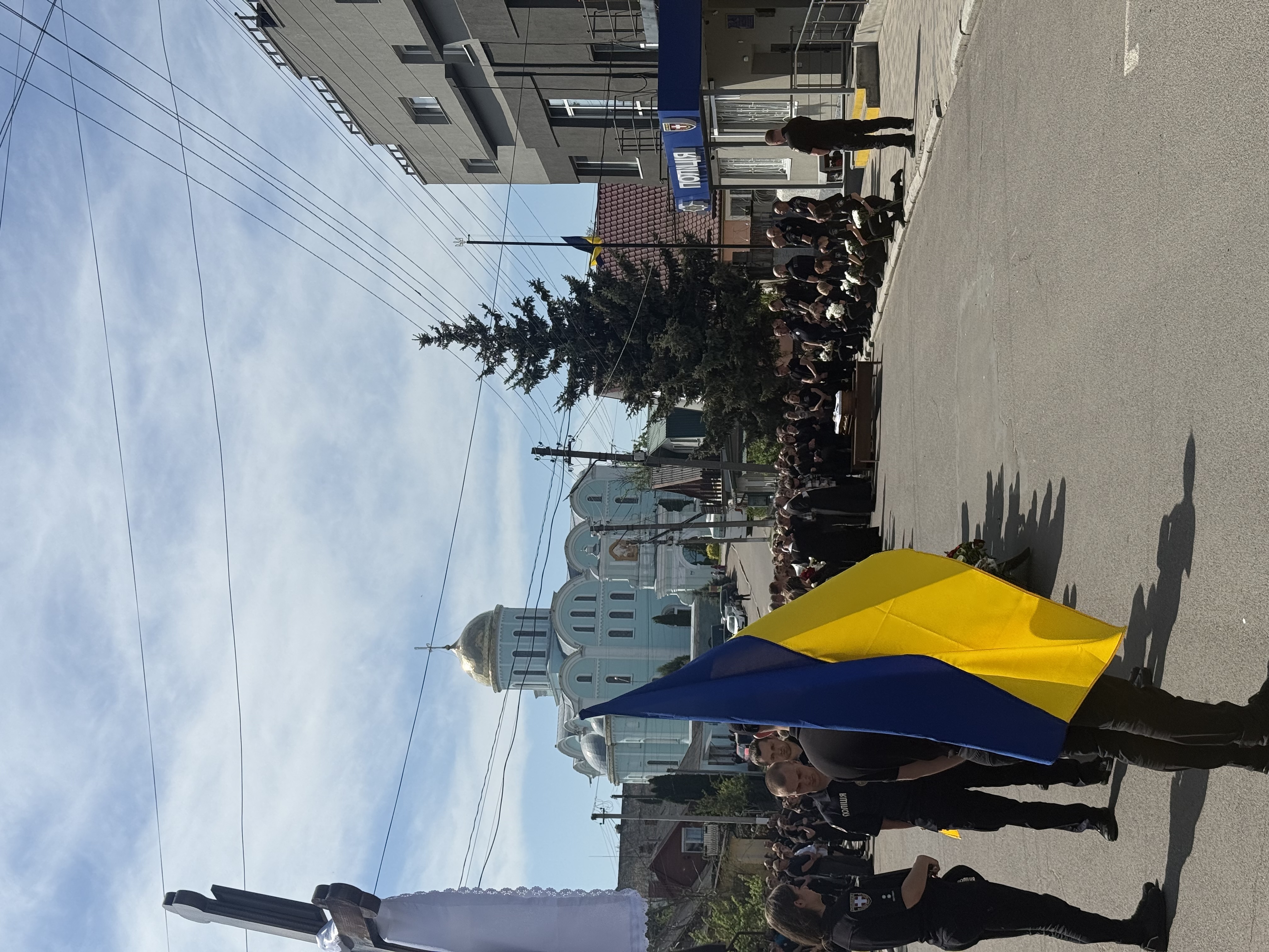 Фото до матеріалу: Прощання з поліцейським Дмитром Домріним у Володимирі: громада вшанувала героя