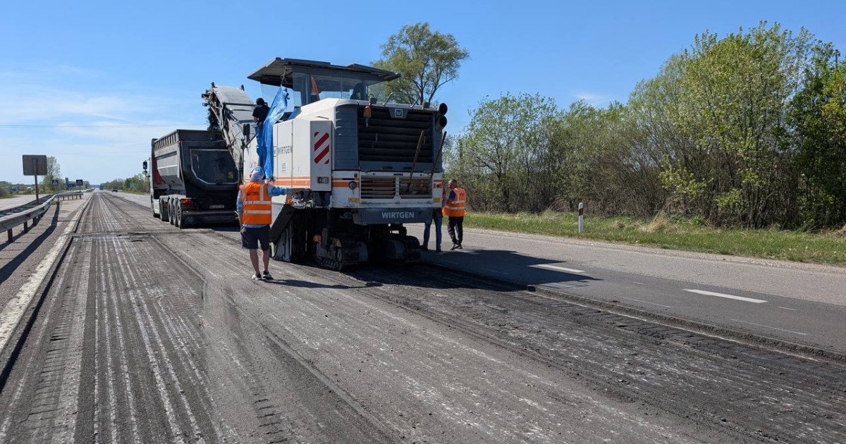 Фото до матеріалу: На Волині відновлюють дорогу до кордону з Польщею