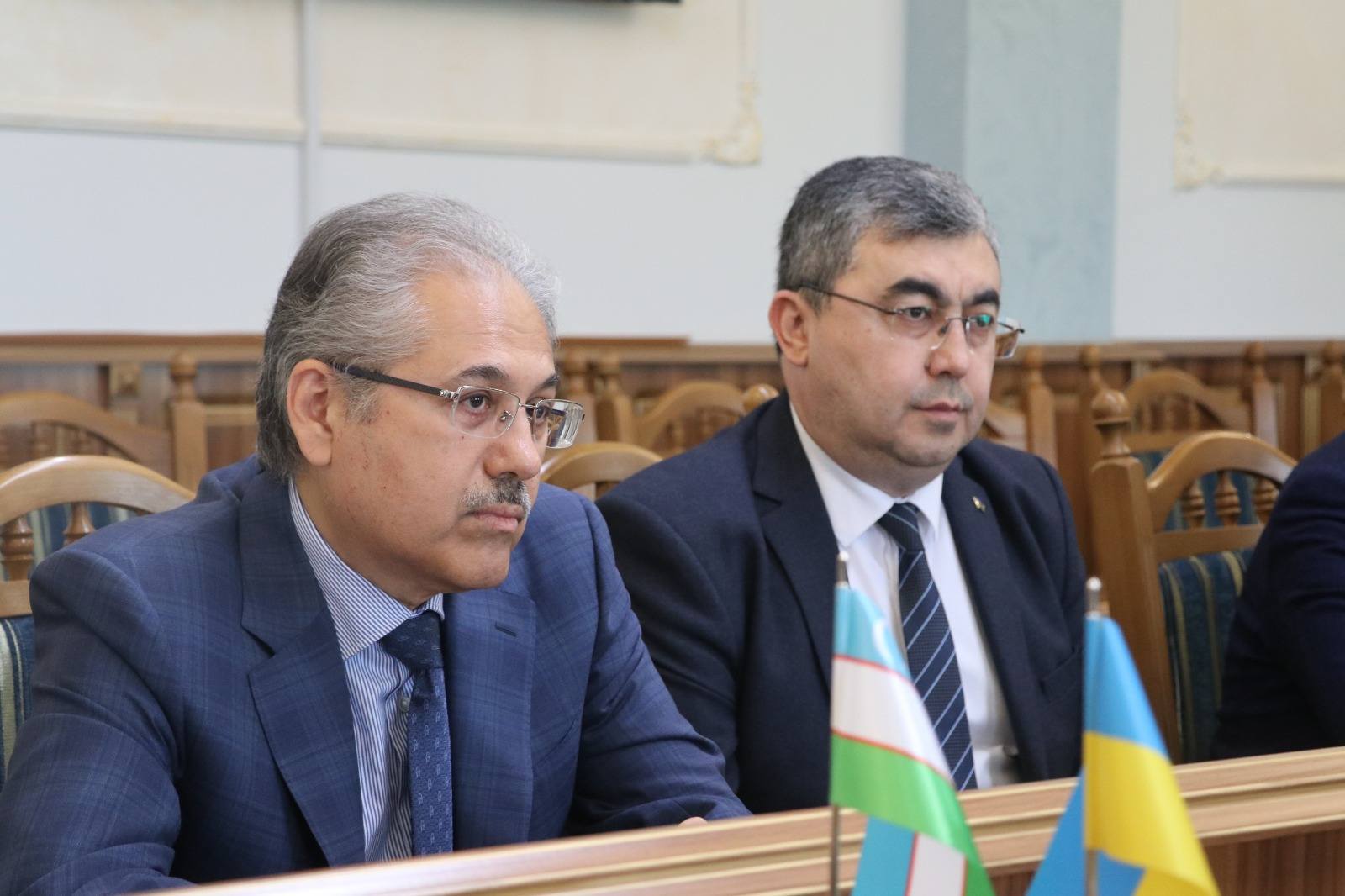 Фото до матеріалу: Посол Узбекистану Алішер Курманов відвідав Івано-Франківщину: обговорили бізнес та гуманітарну допомогу