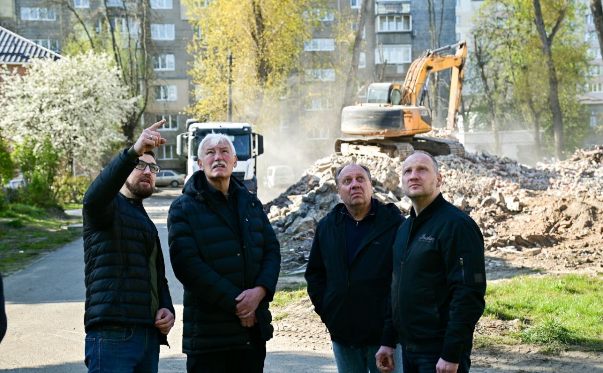 Фото до матеріалу: Відновлення житла у Святошинському районі: 336 будинків після обстрілів