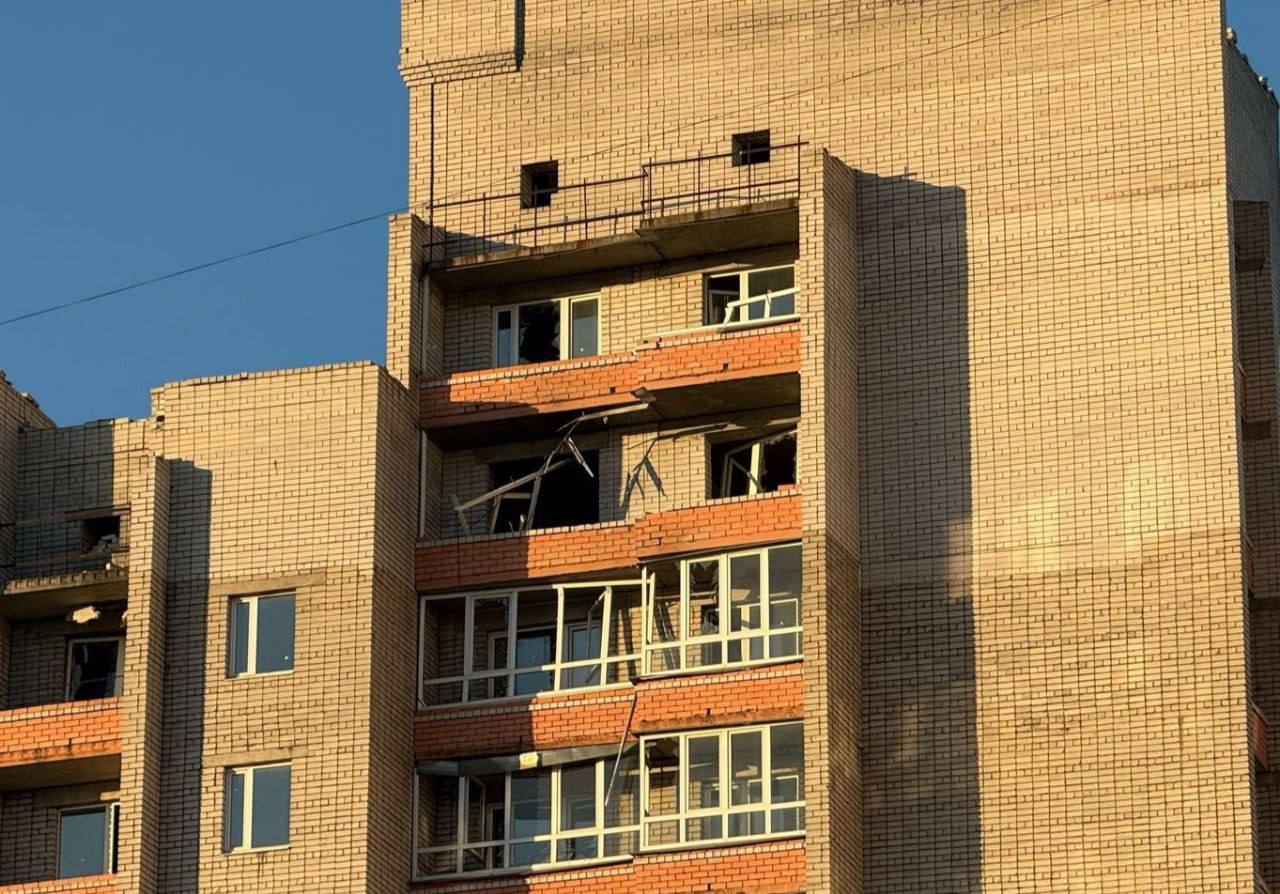 Фото до матеріалу: Вночі ворог атакував Нікополь та Покровську громаду: пожежі та пошкодження без загиблих