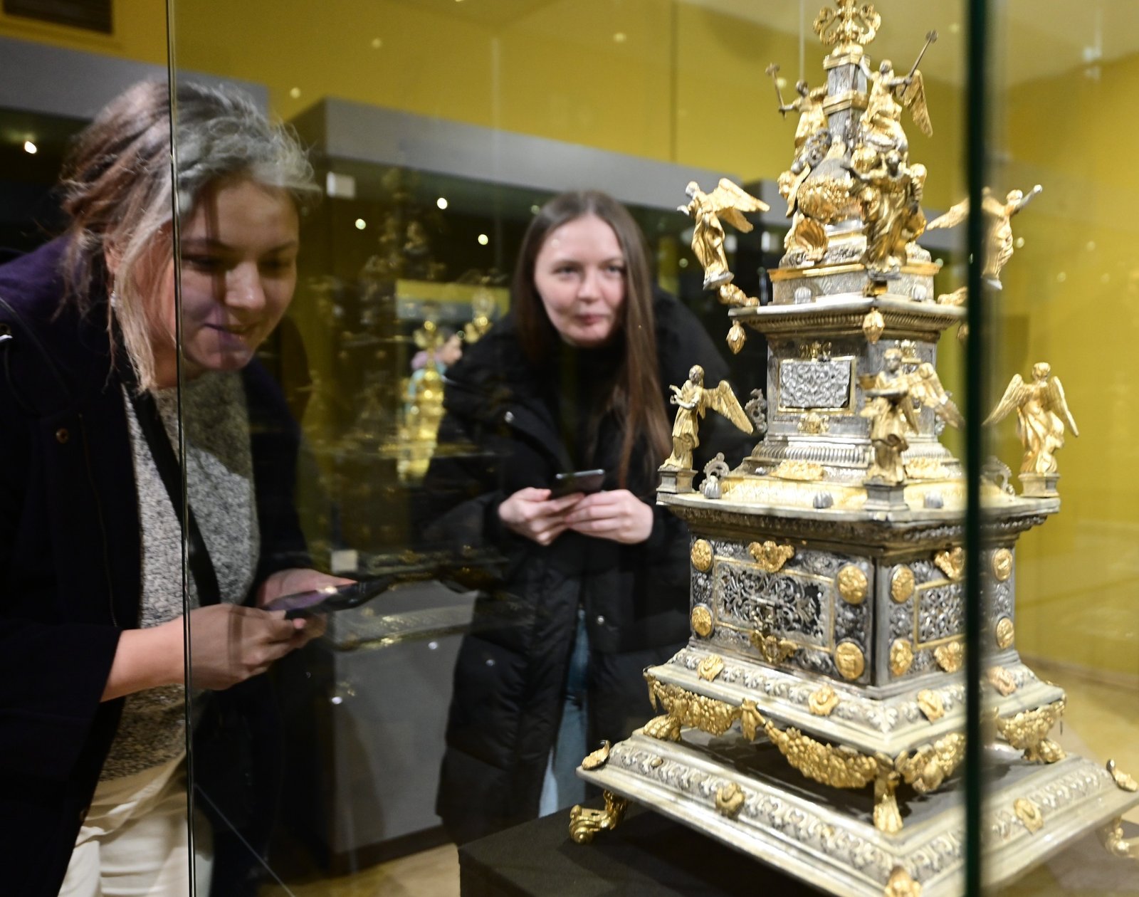Фото до матеріалу: У Києві відкрили виставку «Коштовний спадок Козацької України»: скарби Гетьманщини в Національному музеї