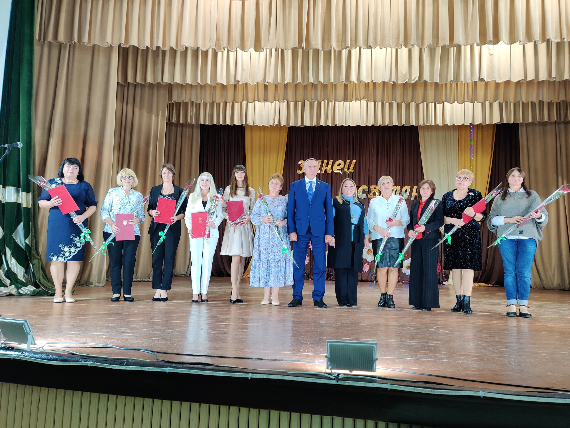 Фото до матеріалу: В Болградському районі нагородили працівників освіти