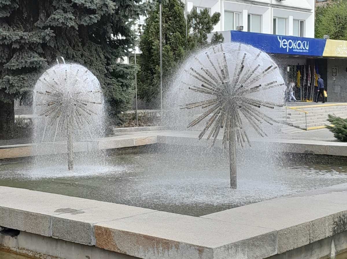 Фото до матеріалу: У Черкасах вже працюють перші фонтани: де можна освіжитися цього літа